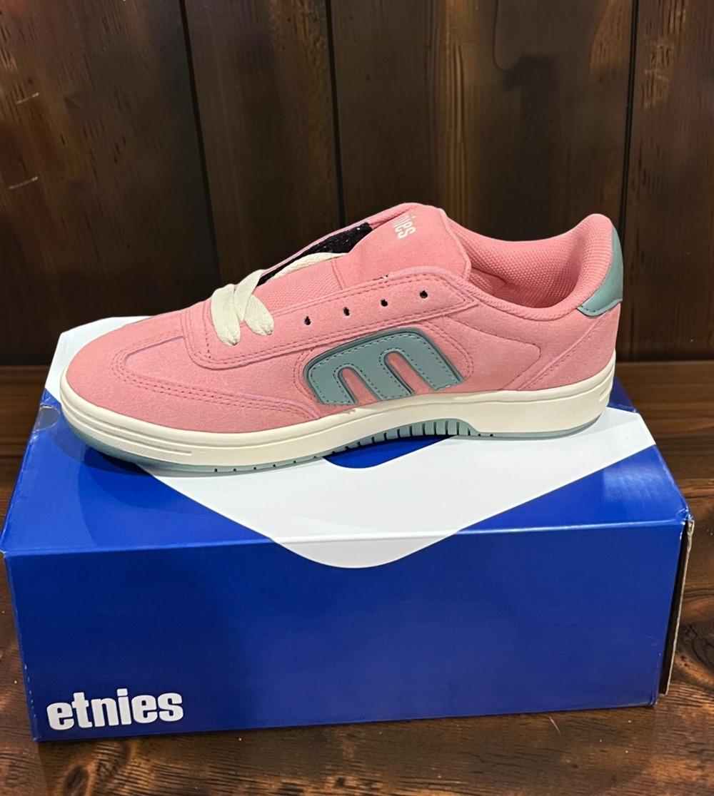 Etnies Locut Men’s Size 8.5 Pink Green White Suede Skate Shoes Sneakers NIB